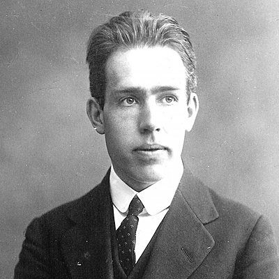 Timeline: Niels Bohr (1885-1962)