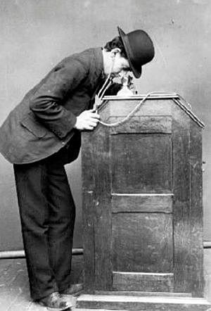 EL PRIMER PROYECTOR DE CINE