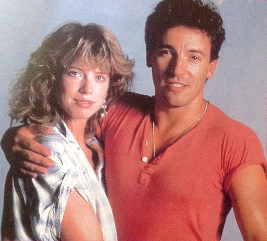 Durante la gira de promoción de Born in the U.S.A., Springsteen conoció a la actriz Julianne Philips, con quien contrajo matrimonio en Lake Oswego, Oregón. La pareja se divorció en 1988.