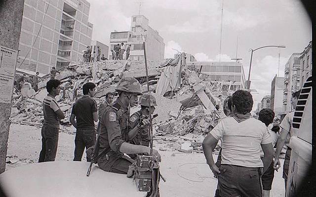 1985: El 19 de septiembre un terremoto destruye grandes partes del centro de la ciudad de Mexico