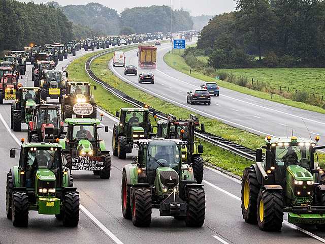 Dutch Farmers Protest Parliament