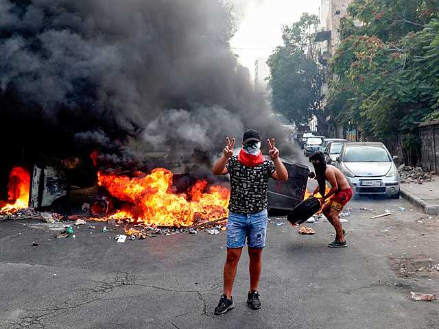 Hundreds of thousands of Lebanese citizens are protesting government corruption.