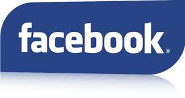 Se lanza la red social Facebook