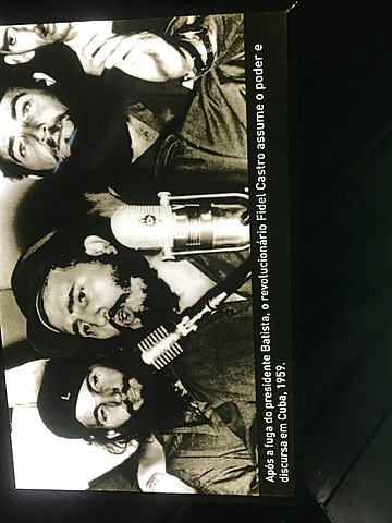 Fidel Castro assume o poder de Cuba