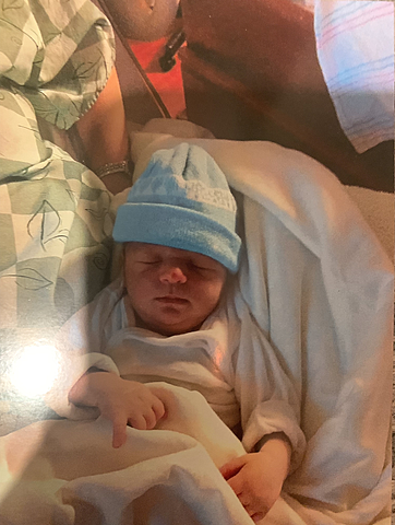 Mi hermano nació en 2007.