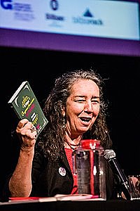 Marcela Lagarde. "Los cautiverios de las mujeres: madresposas, monjas, putas, presas y locas."