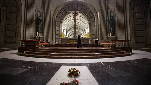 Santiago Cantera ,prior de la comunidad benedictina del Valle de los caídos, asegura al gobierno esta dispuesto a no facilitar el acceso al recinto