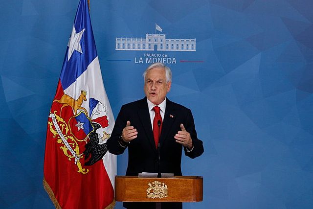 Promesas de Piñera para calmar las revueltas