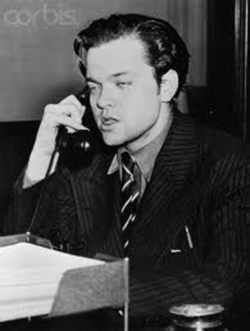 Radio broadcast of War of the Worlds causes panic in USA