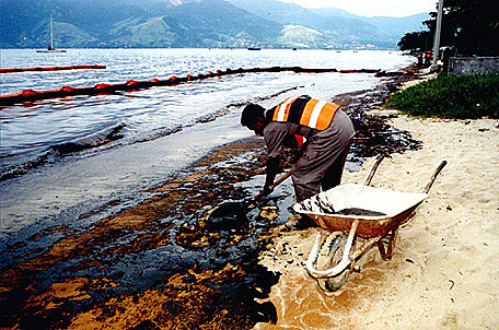 Vazamento de óleo na baía da Guanabara