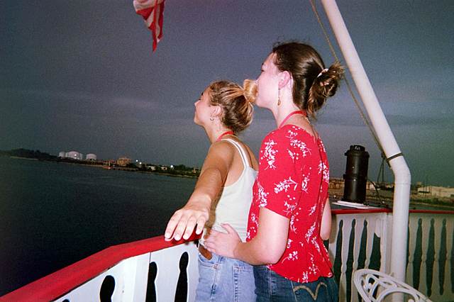 Fuí a SCAD en Savannah, Georgia en julio de 2019. El tiempo era muy calor y había mucho sol. Bazzi fue mi cantante favorito durante el verano.