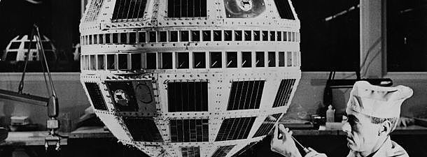 Primer satélite de baja altura que permite la transmisión transatlántica de televisión