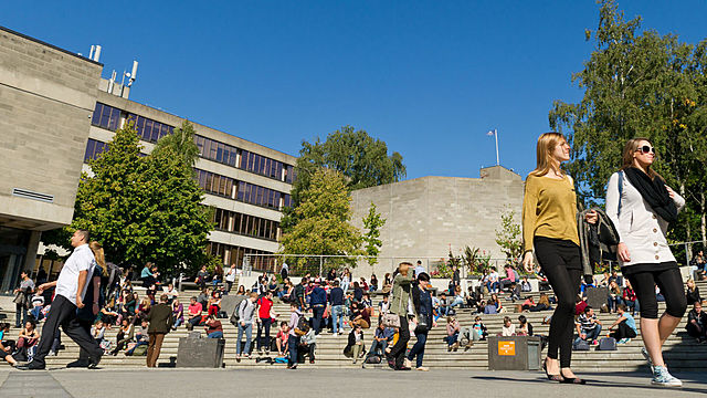 18-21 yrs old University