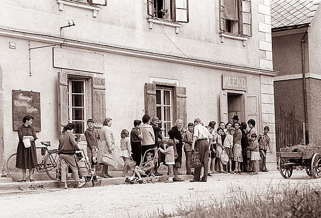 Komunistična totalitarna oblast