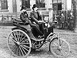 Creation of the first internal combustion engine automobile