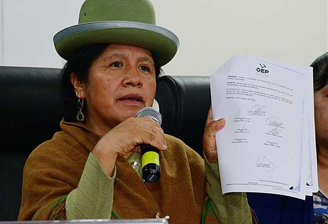 Denuncian que María Eugenia Choque ordenó detener el sistema del TREP el 20 de octubre