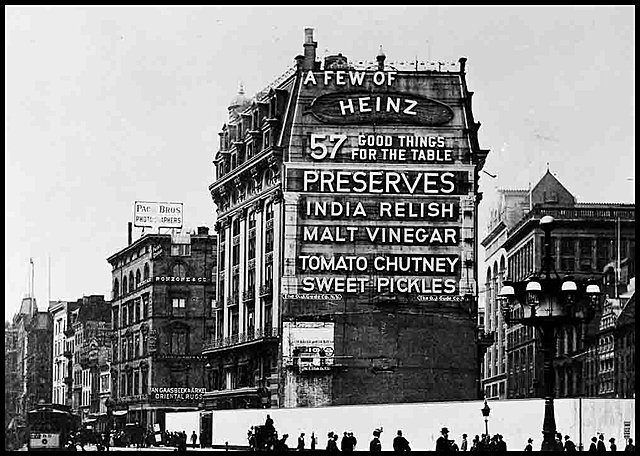 La primera señal luminosa en Times Square en Nueva York.