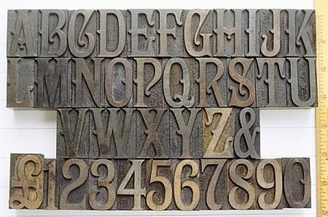 Darius Wells desarrolla la “lateral router” para hacer los tipos de madera para las maquinas.