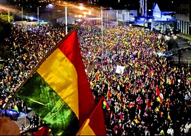 Cabildo nacional pide renuncia de Evo, nuevo TSE y otros comicios