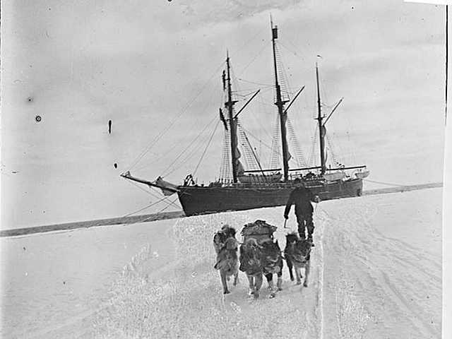 Barcos con tanques de hielo