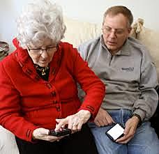 Mi madre aprendió a usar el celular