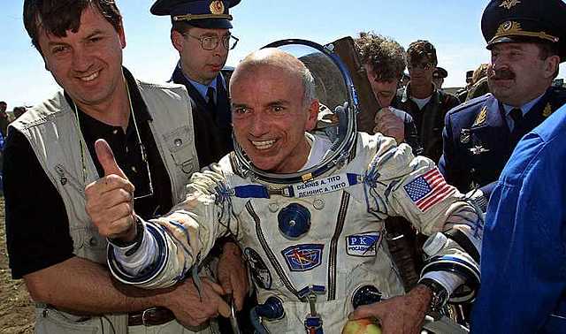 Primer turista espacial