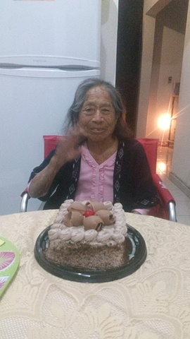 Murió mi abue de cáncer a sus 91 años, esta fue la última foto que le tome, yo la cuide durante su enfermedad hasta que murió