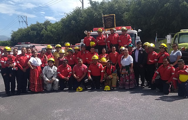 Entre a trabajar a protección civil y bomberos, donde aprendí a tener el don del servicio a la comunidad, una de las mejores experiencias.