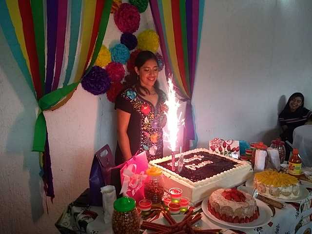 Me hice mi primera fiesta de cumpleaños #21, la pagué toda y me sentí orgullosa de mi misma