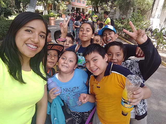 Fui maestra de estos pequeños niños, para enseñarles la hermosa profesión de un bombero, ellos se encariñaron demasiado conmigo.