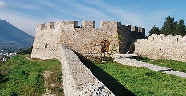 Building of castle on Karababa hill