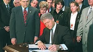 US President Bill Clinton announces :