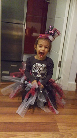 Haciendo brujería...