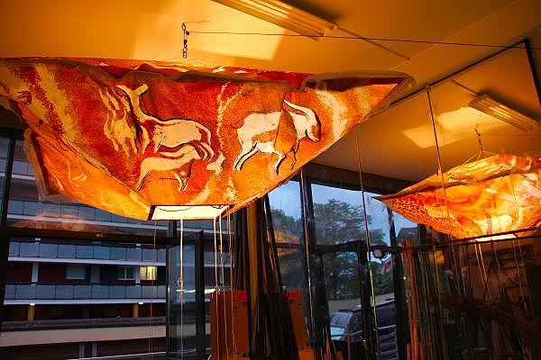 Clara - Dispositif nomade et monstration éphémère / Irene Dacunha: "Lanternes" - 2017 (papier de soie, bambous, peinture)