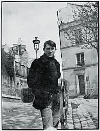 Picasso went to Paris