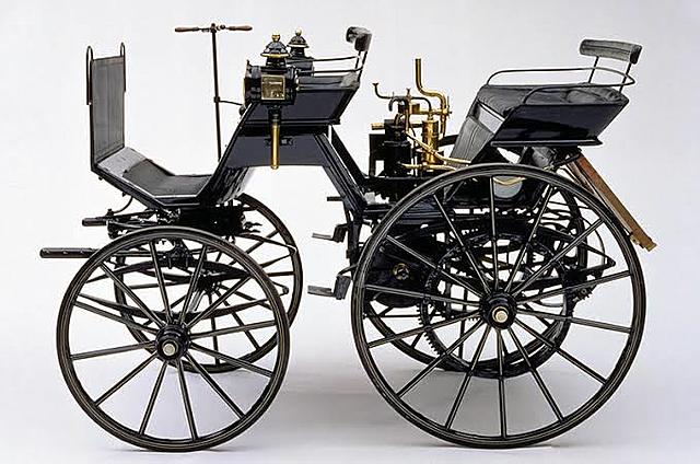 Gottlieb Daimler construye el primer automóvil