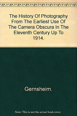 Publicatie The History of Photography from the Earliest Use of the Camera Obscura in the Eleventh Century up to 1914 doorHelmut en Alison Gernsheim