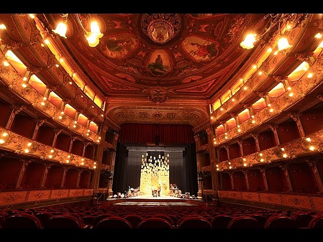 Introducción del teatro en Colombia