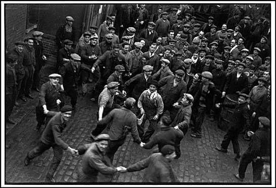Front Populaire door Magnum fotograaf David Seymour