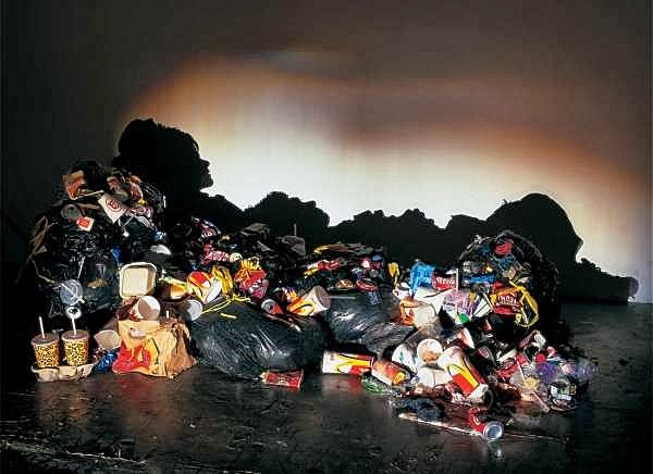 Mirabelle - Le format et la perception + le recyclage + le format et la perception + le recyclage + l'espace / Tim Noble and Sue Webster