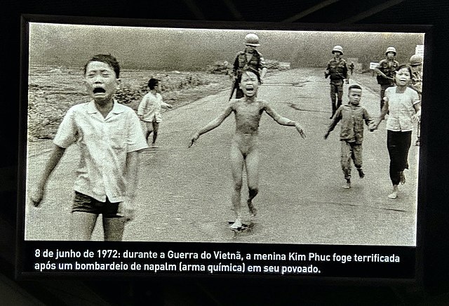 Guerra do Vietnã bombardeio de napalm 1972