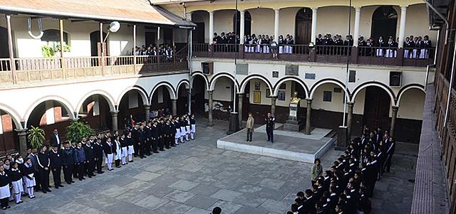 LA EDUCACION CENTRAL