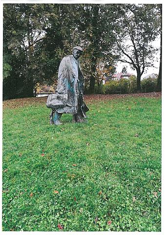 Postavitev spomenika v Tivoliju