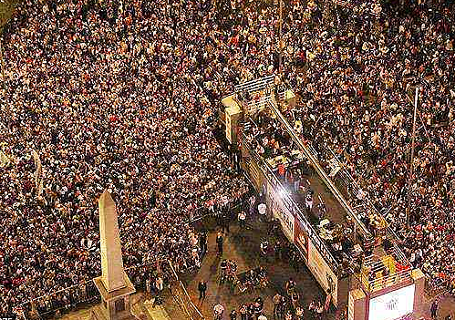 A torcida Paulista toma a praça de Sé