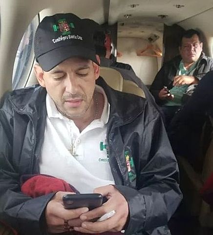Camacho retorna a Santa Cruz presionado por un cerco en El Alto