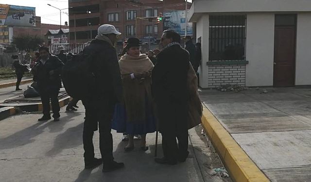 Identifican a altos funcionarios públicos como líderes del cerco en El Alto