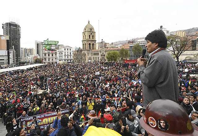 Evo: “Qué renuncia, acá haremos cumplir el voto del ciudadano”