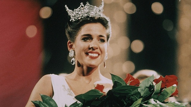 Heather Whitestone becomes Miss America