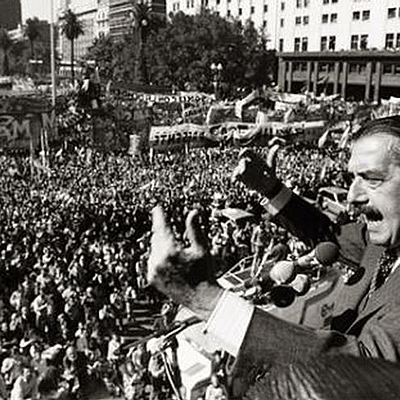 Timeline: La Vuelta de la Democracia a la Argentina