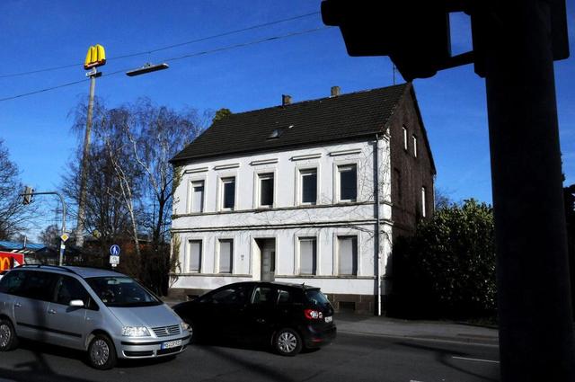 Abrissbagger gibt Startschuss